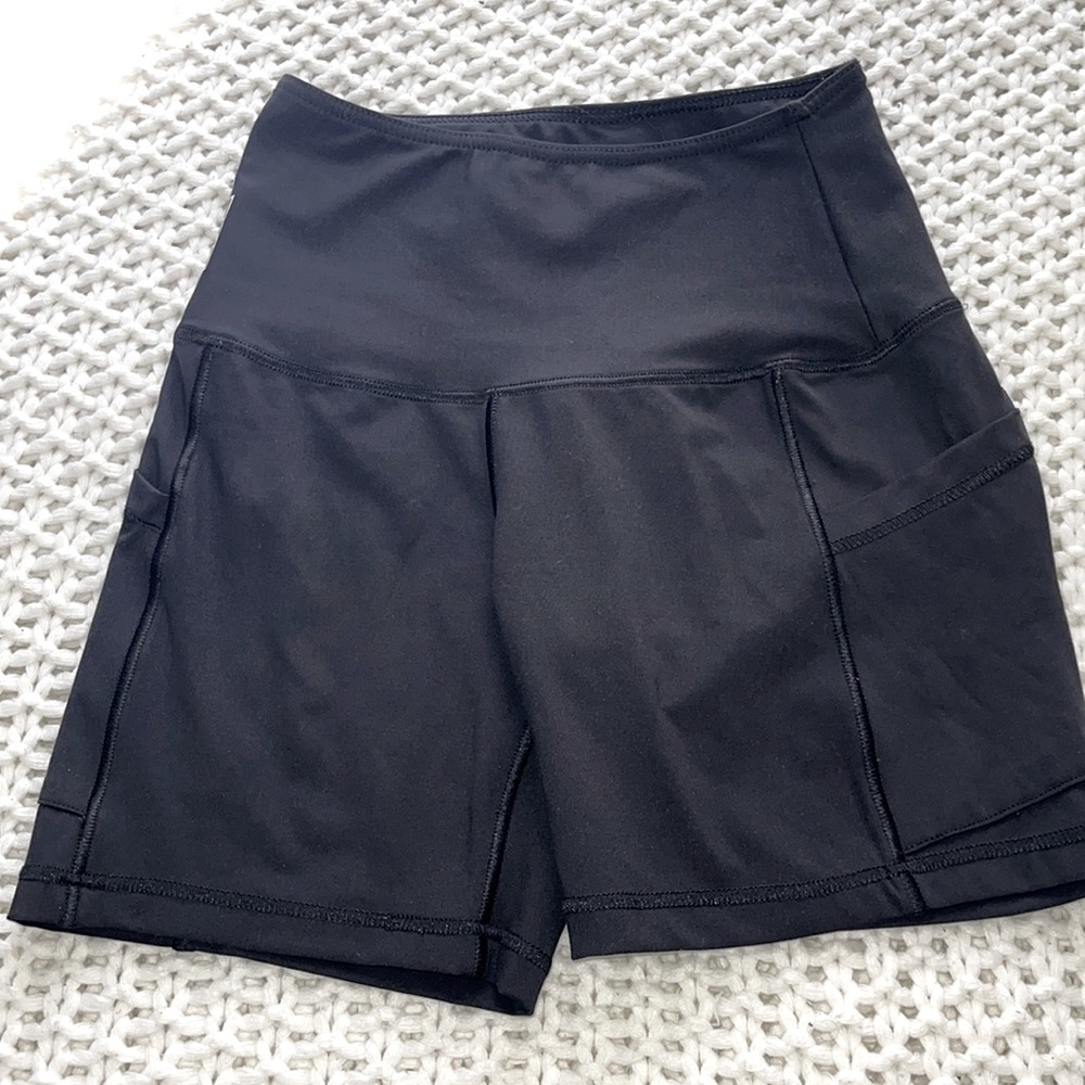 Active wear gym shorts with pockets